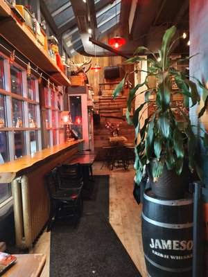 La Belle & La Boeuf - Burger Bar - Montréal - Sainte-Catherine O by null