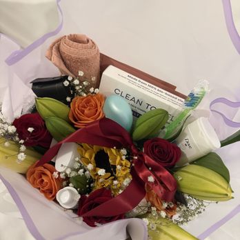 Alecxandras - Customized Welcome Gift with Flower Arrangements - Florists Near Me Alecxandras - Customized Welcome Gift with Flower Arrangements - Florists Near Me