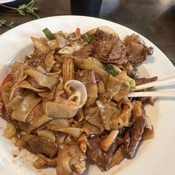 ANISE Viet Cuisine - Fried rice noodles whit beef - Vietnamese Near Me - Delran, New Jersey ANISE Viet Cuisine - Fried rice noodles whit beef - Vietnamese Near Me - Delran, New Jersey