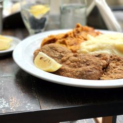 Innato - Milanesa Innato con puré mixto.