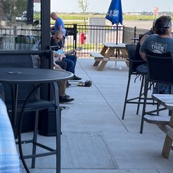 1st Street Tavern - Band on the patio