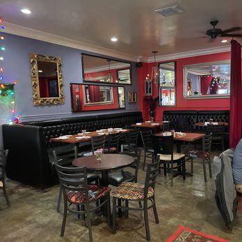 Lola's Lounge - Spanish Near Me - Sacramento, California