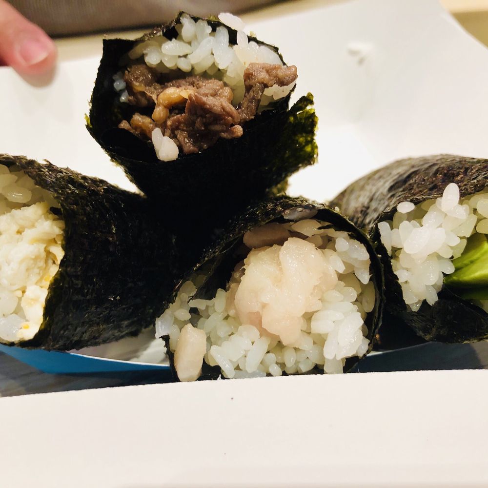 Kokoroll Cafe - Rolls:  blue crab. Beef bolgogi, yellowtail, avocado....yummy! - Poke Near Me - Burbank, California