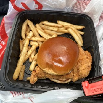 Applebee's Grill + Bar - Chicken sandwich - Sports Bars Near Me - Tarentum, Pennsylvania Applebee's Grill + Bar - Chicken sandwich - Sports Bars Near Me - Tarentum, Pennsylvania