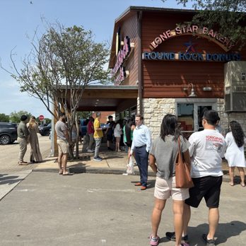 Round Rock Donuts - Long lines and drive thru just for donuts !! Crazy I know! It better be good! - Bakeries Near Me - Round Rock, Texas