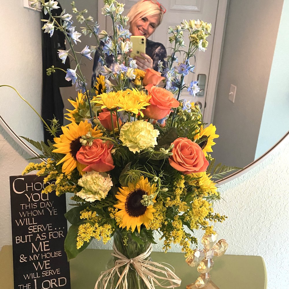 Lindas Enchanted Florist - Florists Near Me - Dunnellon, Florida