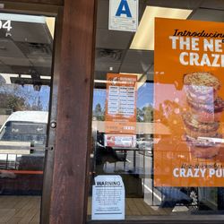 Little Caesar's Pizza - Times they should be open but aren't and an empty restaurant