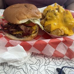 Dave's Famous T&L Hot Dogs - Bacon cheeseburger