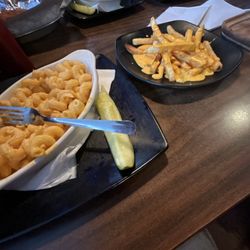 American Grill & BBQ - Mac & Cheese