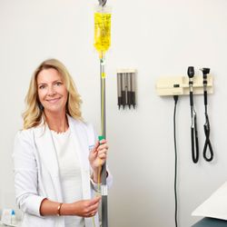 Dr. Erica Oberg - Specializing in vitamin IV therapy