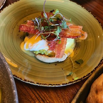Le Grand - Egg benedict bacon - Cocktail Bars Near Me - Pasadena, California Le Grand - Egg benedict bacon - Cocktail Bars Near Me - Pasadena, California