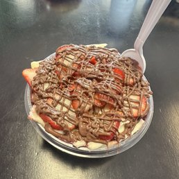 Chocolate açaí bowl Chocolate açaí bowl