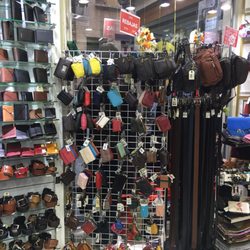 SaNovationa Barcelona - Leather store in Calle Avinyo 5 .
