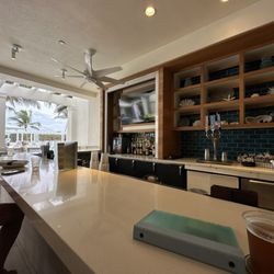 Drift Kitchen & Bar - Hutchinson Shores Resort - Outdoor bar