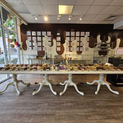 The Uncommon Chocolatier - Uncommon Chocolatier proudly presents an extensive selection of over 40 fudge flavors, catering to every palate.