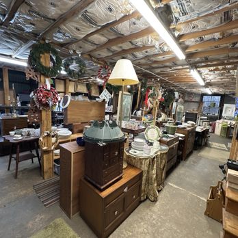 Mottley Emporium - Antiques Near Me - Farmville, Virginia Mottley Emporium - Antiques Near Me - Farmville, Virginia