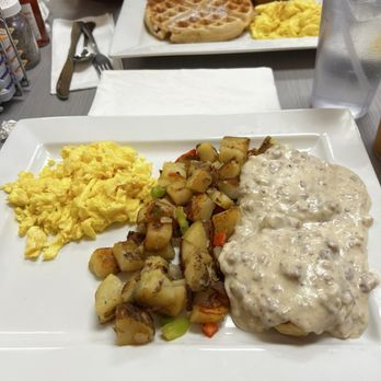 Easy Egg Cafe - Biscuit and gravy - Breakfast & Brunch Near Me - Quartz Hill, California