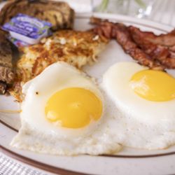 Mountain Cafe - Fresh and delicious, Smoked Back and Eggs, with a side of Rye toast