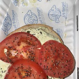 Tomato bagel sandwich