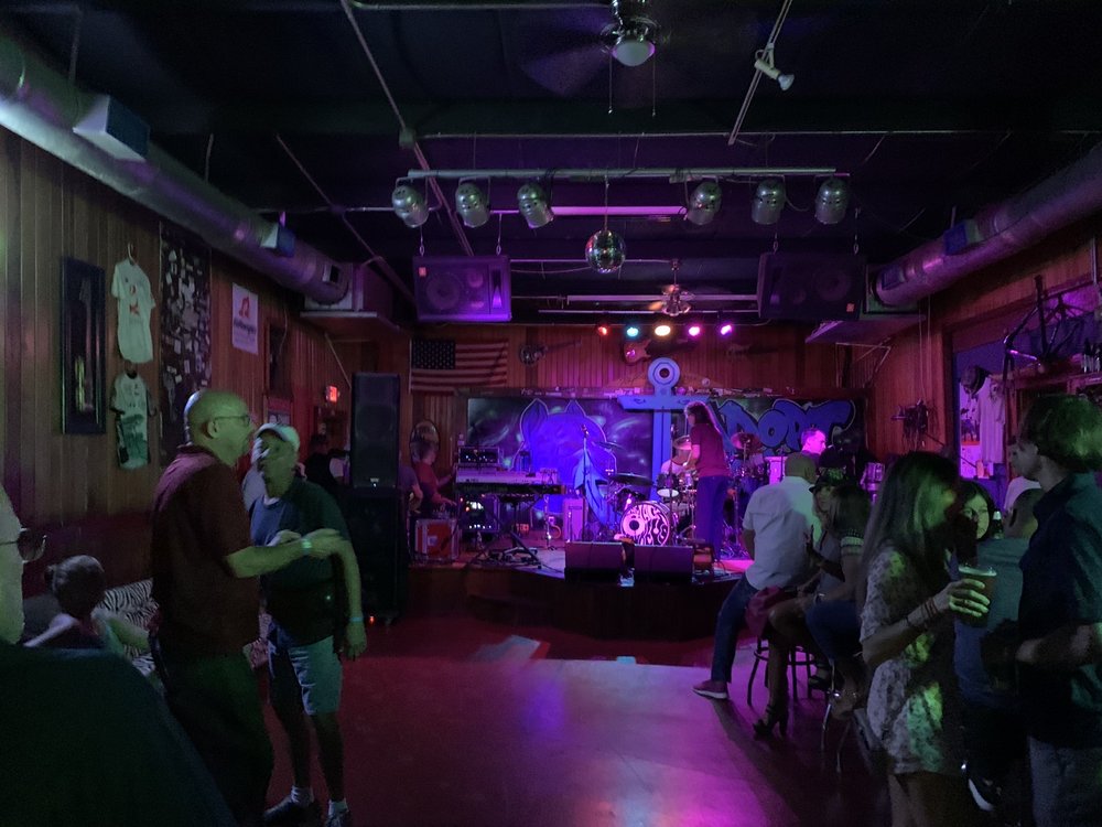 THE NEPTUNE LOUNGE 13 S Safford Ave, Tarpon Springs, Florida Dive