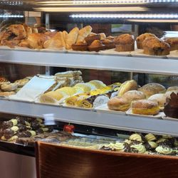 Café Mauro - Pastry selection