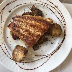 Alauda - Salmon....could use some sauce but overall very good and fresh.