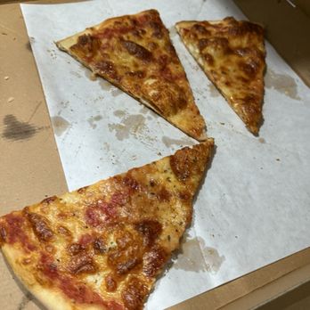 Strawberry's Pub & Pizza - Dry pie no taste no cheese - Pizza Near Me - Woodbridge, New Jersey Strawberry's Pub & Pizza - Dry pie no taste no cheese - Pizza Near Me - Woodbridge, New Jersey