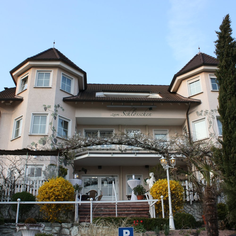 Top LinkedIn Content on Female Entrepreneurship, image size:1000x1000