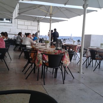Populi - Outdoor dining terrace. - Cafes Near Me - Lisbon, 11