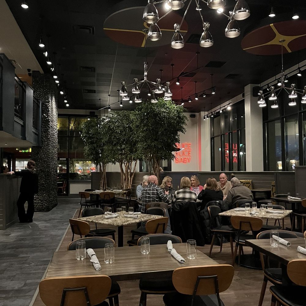 Theo's Italian - inside - Italian Near Me - Plainfield, Indiana