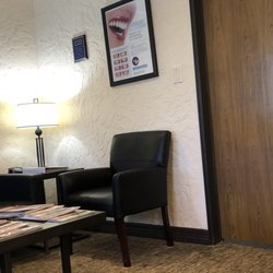 David R Gordon DDS PC - Waiting area