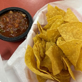 Los Zarapes Mexican Restaurant - Complimentary chips 'n salsa. The salsa was delicious. - Mexican Near Me - Granite Bay, California