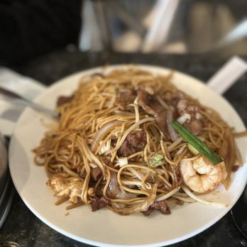Dumpling Inn - Deluxe Chow Mein - Chinese Near Me - San Diego, California Dumpling Inn - Deluxe Chow Mein - Chinese Near Me - San Diego, California
