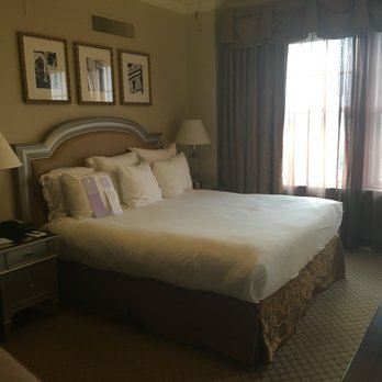 Warwick Melrose - Dallas - super comfy bed with more pillows than I could roll in - Hotels Near Me - Dallas, Texas Warwick Melrose - Dallas - super comfy bed with more pillows than I could roll in - Hotels Near Me - Dallas, Texas