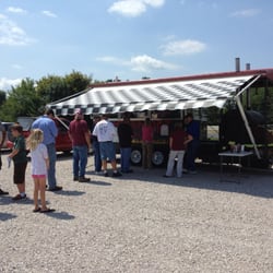 Bucksnort BBQ - Parking lot view