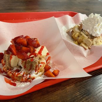 Funnel Me Crazy - Mini size - strawberry cheesecake (left) and banana pudding (right) - Desserts Near Me
