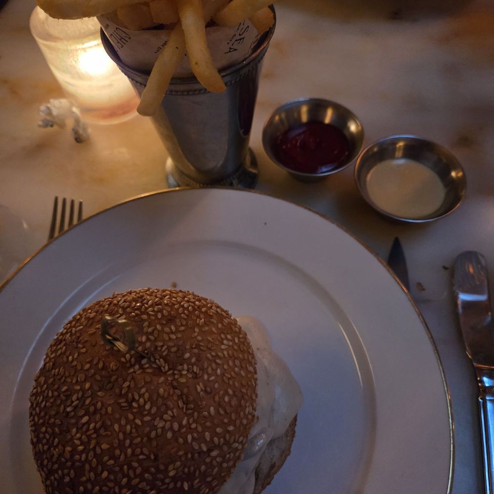 Café Chelsea - Cheeseburger - French Near Me - New York, New York