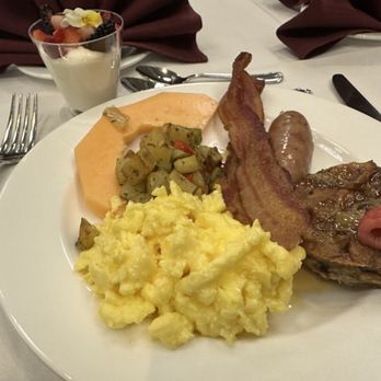 Disneyland Hotel - Company picnic at the hotel - eggs were fluffy! - Hotels Near Me - Anaheim, California