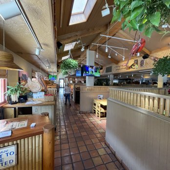 Islands Restaurant - Interior/Seating - Burgers Near Me - Pasadena, California