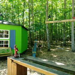 Dinger's Rock Shop - Kids play area and rest area