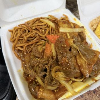 Lucky House - Beef 60. Curry Beef and lo mein noodles - Chinese Near Me - St Robert, Missouri