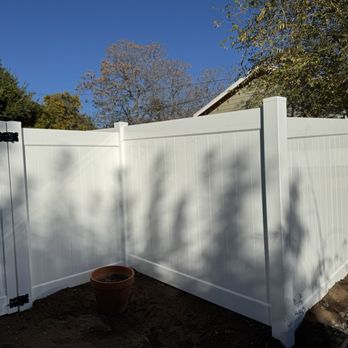 Ortiz Fencing - Small side entry gate with transition to neighbors front fence. - Fences & Gates Near Me Ortiz Fencing - Small side entry gate with transition to neighbors front fence. - Fences & Gates Near Me