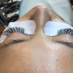 The Lash Artistry - Just before her fill 3.5 weeks later.