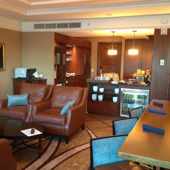 Hyatt Regency Calgary - Regency Club - Hotels Near Me - Calgary, Alberta