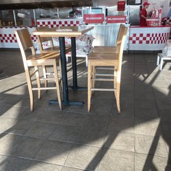 Five Guys - Inside