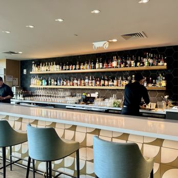 MW Restaurant - Bar Counter - New American Near Me - Honolulu, Hawaii