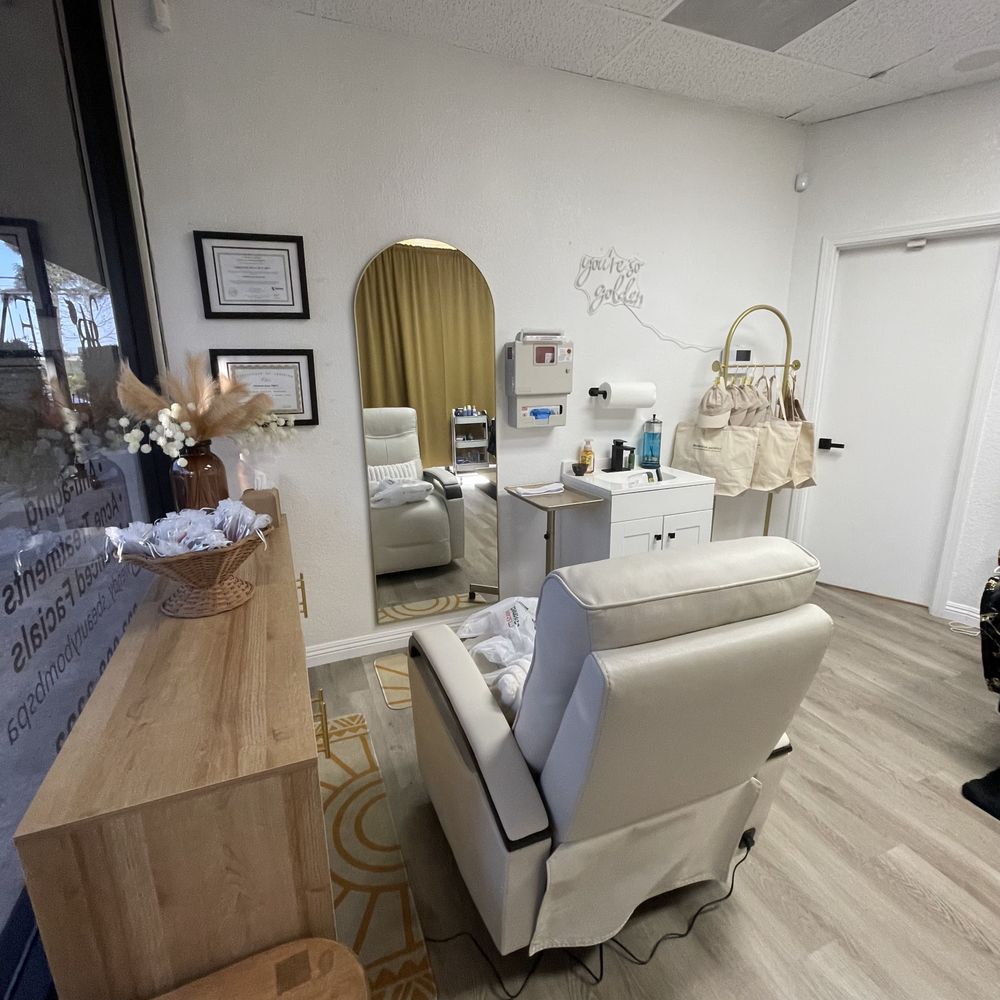 Golden Hour Aesthetics Logo