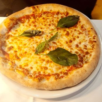 Renoma Café Gallery - Pizza Margherita - Coffee & Tea Near Me - Paris, 75 Renoma Café Gallery - Pizza Margherita - Coffee & Tea Near Me - Paris, 75