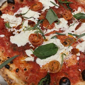 Biglove Caffè - Marinara Carey pizza. Best served with their chili oil! - Italian Near Me - Paris, 75