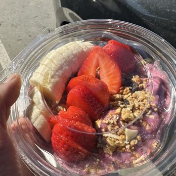 Bloom coffee shop - Creamy Açaí Bowl - Coffee & Tea Near Me - King City, California